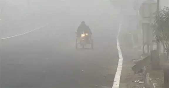 Patna: बिहार के लोगों के लिए सर्दाहट का अलर्ट, कोल्ड डे और कोहरा Patna: बिहार के लोगों के लिए सर्दाहट का अलर्ट, कोल्ड डे और कोहरा