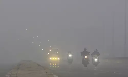 Delhi pollution: हवा की गुणवत्ता बहुत खराब कैटेगरी में बनी हुई है, स्मॉग जारी