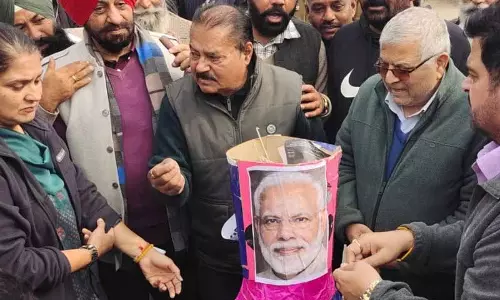 Punjab: कांग्रेस ने मनरेगा में बदलाव को लेकर विरोध प्रदर्शन किया Punjab: कांग्रेस ने मनरेगा में बदलाव को लेकर विरोध प्रदर्शन किया