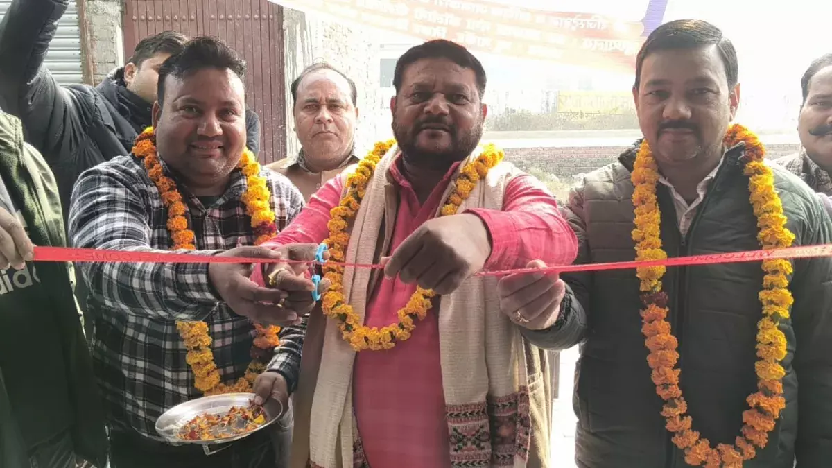 Shahjahanpur: ब्लॉक प्रमुख ने तिरुपति सोलरटेक का शुभारंभ किया