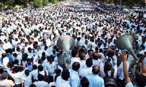 Tamil Nadu में वेतन विवाद तेज, सेकेंडरी ग्रेड शिक्षक करेंगे राज्यव्यापी प्रदर्शन Tamil Nadu में वेतन विवाद तेज, सेकेंडरी ग्रेड शिक्षक करेंगे राज्यव्यापी प्रदर्शन