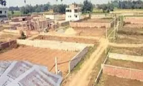 Patna: जमीन की कीमतें बिहार में रिकार्ड पर, एक कट्ठा अब इतना महंगा Patna: जमीन की कीमतें बिहार में रिकार्ड पर, एक कट्ठा अब इतना महंगा