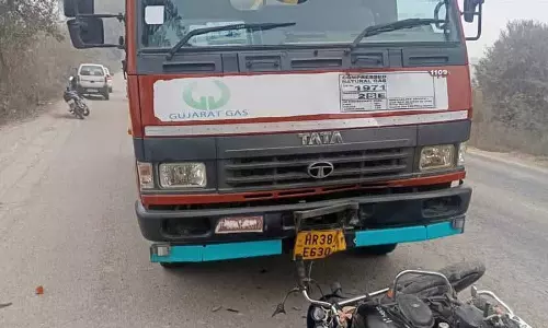 Jalandhar: बाइक और टैंकर की टक्कर में एक की मौत Jalandhar: बाइक और टैंकर की टक्कर में एक की मौत
