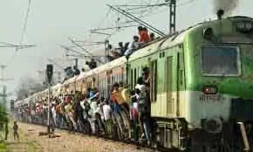 उपनगरीय ट्रेन मासिक सीज़न टिकट के किराए में कोई बढ़ोतरी नहीं