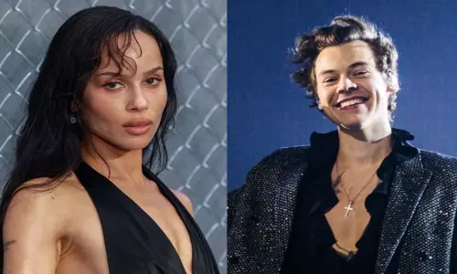 Zoe Kravitz ने हैरी स्टाइल्स के साथ सगाई की अफवाहों को हवा दी Zoe Kravitz ने हैरी स्टाइल्स के साथ सगाई की अफवाहों को हवा दी