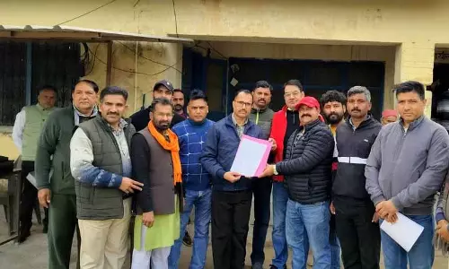 Himachal: जवाली में विस्फोटक मिला खाना खाने से 3 गायों की मौत हो गई Himachal: जवाली में विस्फोटक मिला खाना खाने से 3 गायों की मौत हो गई