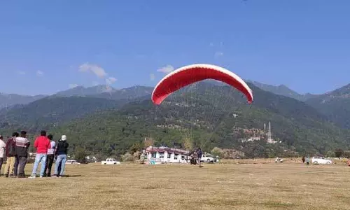 Himachal: 23 दिसंबर से बीर-बिलिंग में पैराग्लाइडिंग के लिए 3 हज़ार रुपये का भुगतान करें Himachal: 23 दिसंबर से बीर-बिलिंग में पैराग्लाइडिंग के लिए 3 हज़ार रुपये का भुगतान करें
