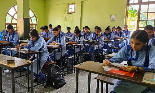 65,000 सरकारी स्कूलों में 10 से कम छात्र, 5,149 स्कूलों में नामांकन शून्य