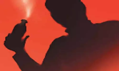 एसिड अटैक की शिकार हुई ब्यूटी पार्लर संचालिका, इलाके में हड़कंप