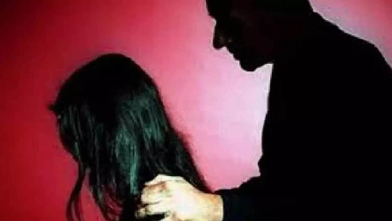 Bareilly: टीचर से छेड़छाड़ करने वाले आरोपी पर कड़ी कार्रवाई Bareilly: टीचर से छेड़छाड़ करने वाले आरोपी पर कड़ी कार्रवाई
