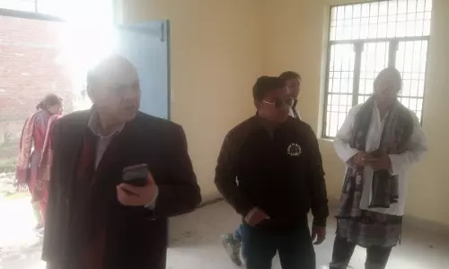 Bareilly: सीएमओ ने गैनी में स्वच्छता की कमी पर जताई नाराजगी Bareilly: सीएमओ ने गैनी में स्वच्छता की कमी पर जताई नाराजगी