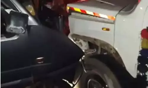 व्यवसायी की मौत, पिकअप चालक की लापरवाही से हुआ बड़ा हादसा व्यवसायी की मौत, पिकअप चालक की लापरवाही से हुआ बड़ा हादसा