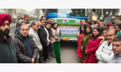 Devyani Rana ने प्रोग्रेसिव किसानों और युवाओं के एक्सपोज़र विज़िट को हरी झंडी दिखाई Devyani Rana ने प्रोग्रेसिव किसानों और युवाओं के एक्सपोज़र विज़िट को हरी झंडी दिखाई