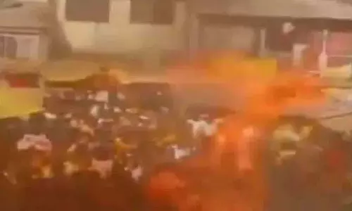 Election Victory जुलूस के दौरान आग लगी, कई लोग घायल
