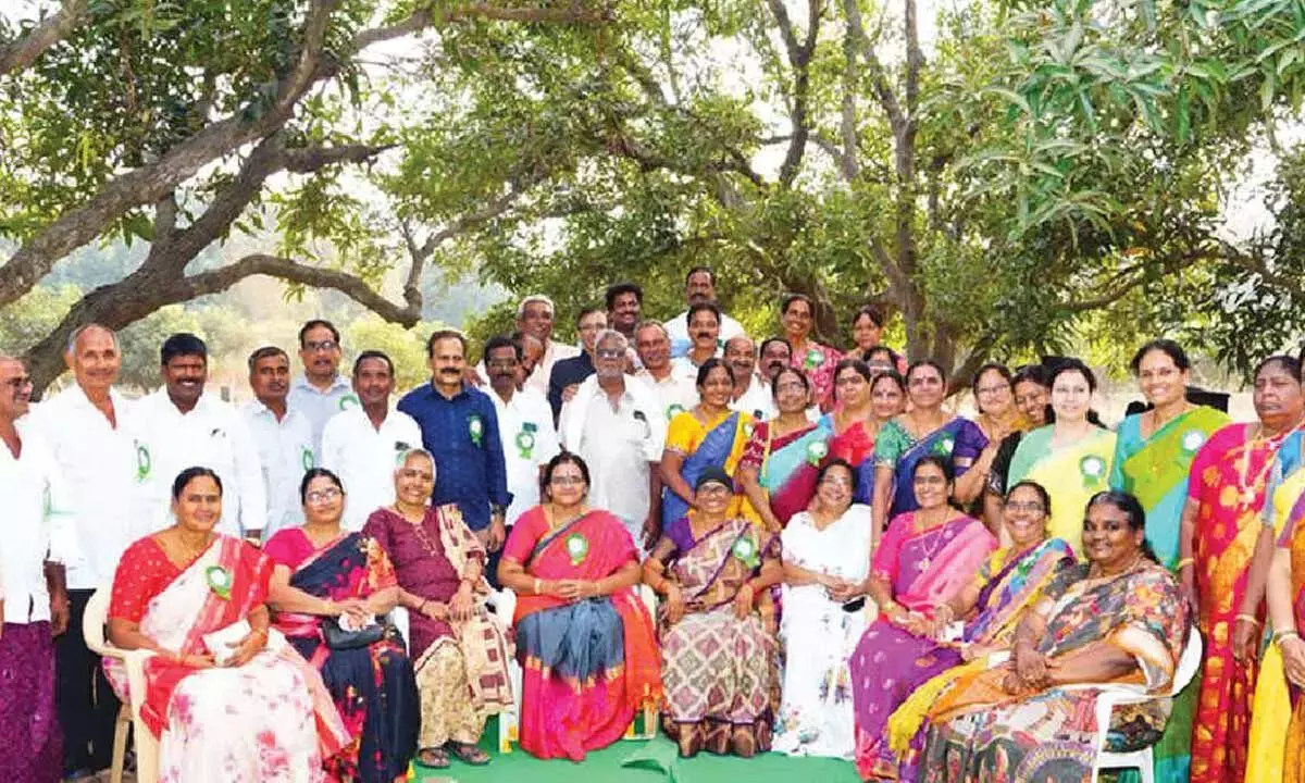 Andhra: पूर्व छात्रों की बैठक में वार्षिक टैलेंट स्कॉलरशिप की शुरुआत हुई