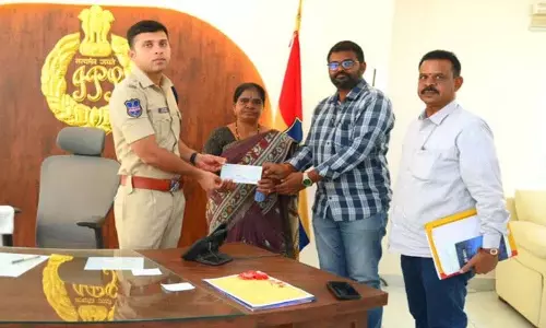 पुलिस परिवारों को Financial Support एसपी शरथ चंद्र पवार पुलिस परिवारों को Financial Support एसपी शरथ चंद्र पवार