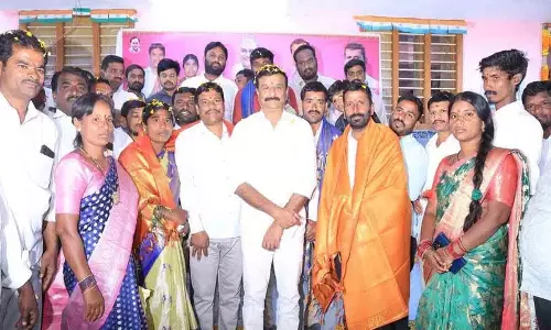 विधायक कोठा प्रभाकर रेड्डी: गांवों का विकास सिर्फ KCR के शासन में ही होगा विधायक कोठा प्रभाकर रेड्डी: गांवों का विकास सिर्फ KCR के शासन में ही होगा