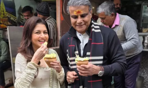 Bhagyashree ने स्ट्रीट फूड का लुत्फ़ उठाते हुए बनारस के जायके का आनंद लिया Bhagyashree ने स्ट्रीट फूड का लुत्फ़ उठाते हुए बनारस के जायके का आनंद लिया