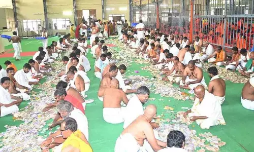 Srisailam Hundi की आय 4 करोड़ रुपये तक पहुंची, विदेशी मुद्रा का ढेर लग गया Srisailam Hundi की आय 4 करोड़ रुपये तक पहुंची, विदेशी मुद्रा का ढेर लग गया