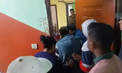 Howrah के फ्लैट में ज़ोरदार चीखों के बाद जमी हुई लाश मिली Howrah के फ्लैट में ज़ोरदार चीखों के बाद जमी हुई लाश मिली