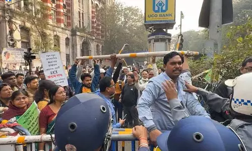 BLO सदस्यों ने पुलिस बैरिकेड्स तोड़े, CEO ऑफिस में हंगामा किया