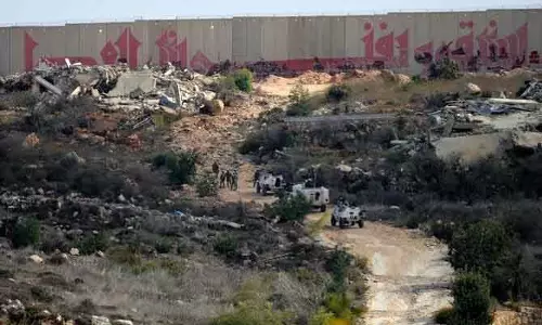 Lebanon में इटली का बड़ा फैसला: UN शांति सेना के हटने के बाद भी तैनात रहेंगे इतालवी सैनिक Lebanon में इटली का बड़ा फैसला: UN शांति सेना के हटने के बाद भी तैनात रहेंगे इतालवी सैनिक