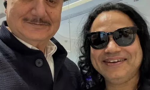 अनुपम खेर और कैलाश खेर की मुलाकात में हुआ शब्दों का जबरदस्त खेल अनुपम खेर और कैलाश खेर की मुलाकात में हुआ शब्दों का जबरदस्त खेल