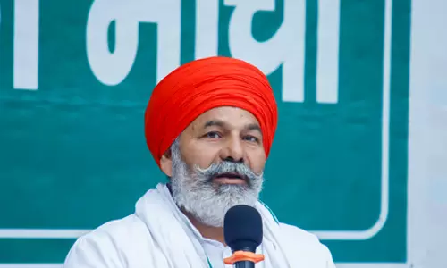 ग्रेटर नोएडा में किसानों की महापंचायत, राकेश टिकैत ने दी आंदोलन की चेतावनी