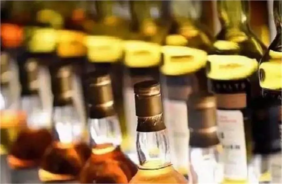 Bihar : विदेशी शराब की बड़ी खेप बरामद, अंधेरे का फायदा उठाकर भागा चालक Bihar : विदेशी शराब की बड़ी खेप बरामद, अंधेरे का फायदा उठाकर भागा चालक