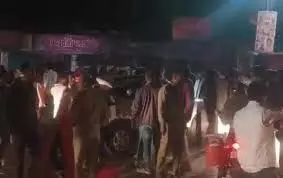 Madhya Pradesh: दो पक्षों के बीच पथराव, वाहनों में तोड़फोड़ Madhya Pradesh: दो पक्षों के बीच पथराव, वाहनों में तोड़फोड़