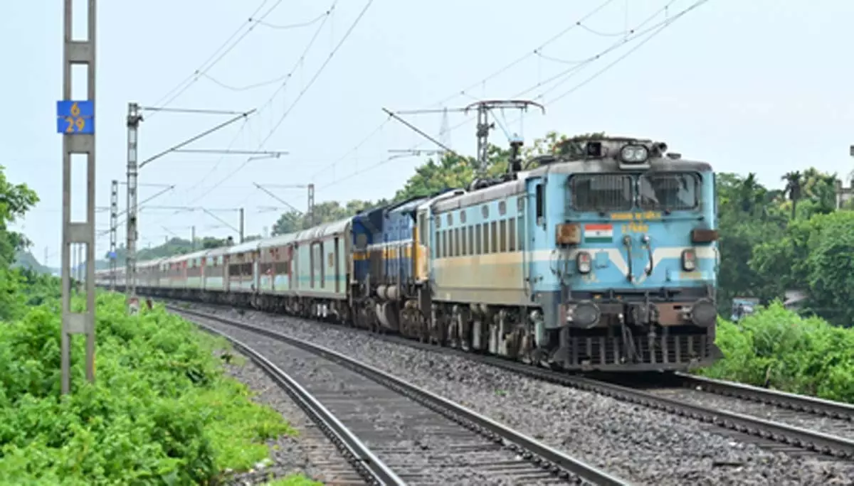 रेलवे ने नए साल के दौरान 3 जोड़ी विशेष ट्रेनें चलाने का लिया निर्णय रेलवे ने नए साल के दौरान 3 जोड़ी विशेष ट्रेनें चलाने का लिया निर्णय