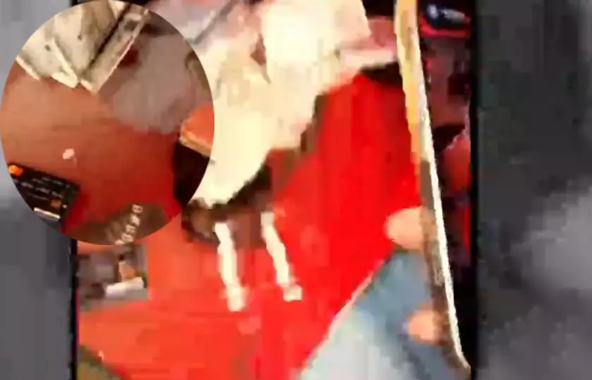 अमलीडीह के फ़्लैट में ड्रग्स पार्टी, बिंदास होकर नशा करते लड़के-लड़कियों का वीडियो वायरल अमलीडीह के फ़्लैट में ड्रग्स पार्टी, बिंदास होकर नशा करते लड़के-लड़कियों का वीडियो वायरल