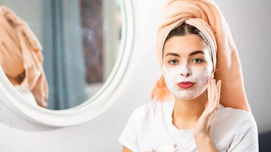 Winter Skincare: सर्दी में त्वचा को चमकदार बनाने के लिए सिर्फ दो चीजों का इस्तेमाल करें, जानिए कैसे Winter Skincare: सर्दी में त्वचा को चमकदार बनाने के लिए सिर्फ दो चीजों का इस्तेमाल करें, जानिए कैसे