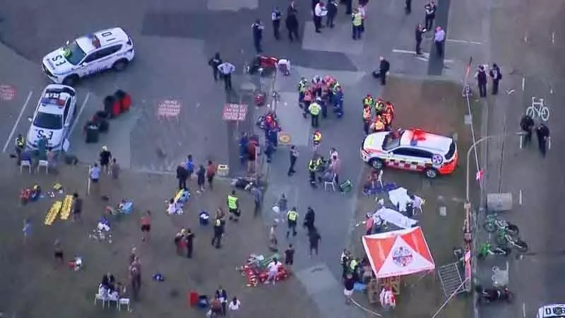 Sydney बीच गोलीबारी: संदिग्ध ने पिता के साथ ट्रेनिंग ली, पुलिस का आरोप Sydney बीच गोलीबारी: संदिग्ध ने पिता के साथ ट्रेनिंग ली, पुलिस का आरोप
