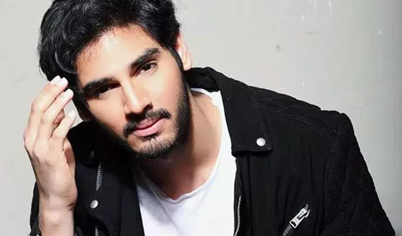 अहान शेट्टी ने बॉर्डर 2 में मिलिट्री ट्रेनिंग और मुश्किल एक्शन सीक्वेंस के बारे में बात की अहान शेट्टी ने बॉर्डर 2 में मिलिट्री ट्रेनिंग और मुश्किल एक्शन सीक्वेंस के बारे में बात की