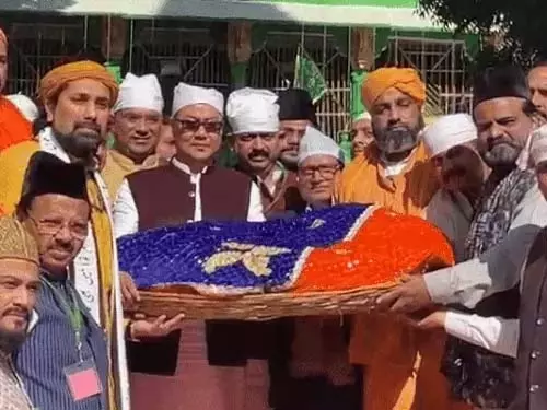अजमेर शरीफ दरगाह में पीएम मोदी की चादर चढ़ाई, केंद्रीय मंत्री पहुंचे अजमेर शरीफ दरगाह में पीएम मोदी की चादर चढ़ाई, केंद्रीय मंत्री पहुंचे