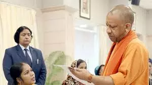 Lucknow: सीएम योगी जनता दर्शन में हुए सक्रिय, सुनाए गए सुझाव Lucknow: सीएम योगी जनता दर्शन में हुए सक्रिय, सुनाए गए सुझाव