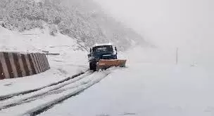 Jammu-Kashmir: भारी बर्फबारी के चलते Main Road बंद Jammu-Kashmir: भारी बर्फबारी के चलते Main Road बंद