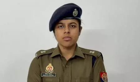 प्रेमी युगलों को ब्लैकमेल करने वाला गिरोह गिरफ्तार, 12 मोबाइल बरामद प्रेमी युगलों को ब्लैकमेल करने वाला गिरोह गिरफ्तार, 12 मोबाइल बरामद