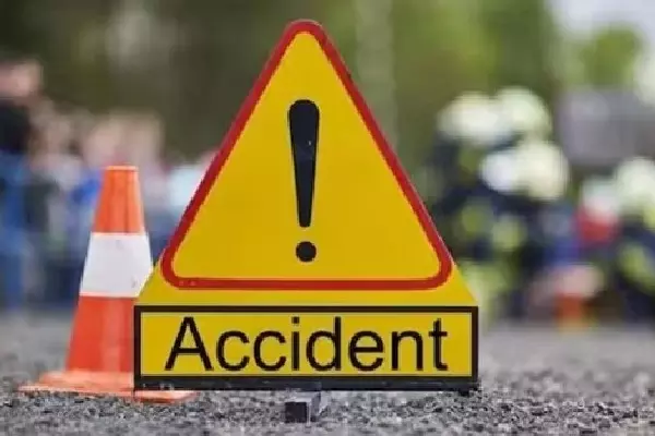 Indonesia के सेमारंग शहर में बस दुर्घटना में 15 लोगों की मौत, 19 घायल Indonesia के सेमारंग शहर में बस दुर्घटना में 15 लोगों की मौत, 19 घायल