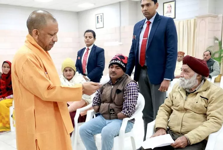 Lucknow: फरियादियों की सुविधा के लिए जनता दर्शन में रैनबसेरे की व्यवस्था Lucknow: फरियादियों की सुविधा के लिए जनता दर्शन में रैनबसेरे की व्यवस्था
