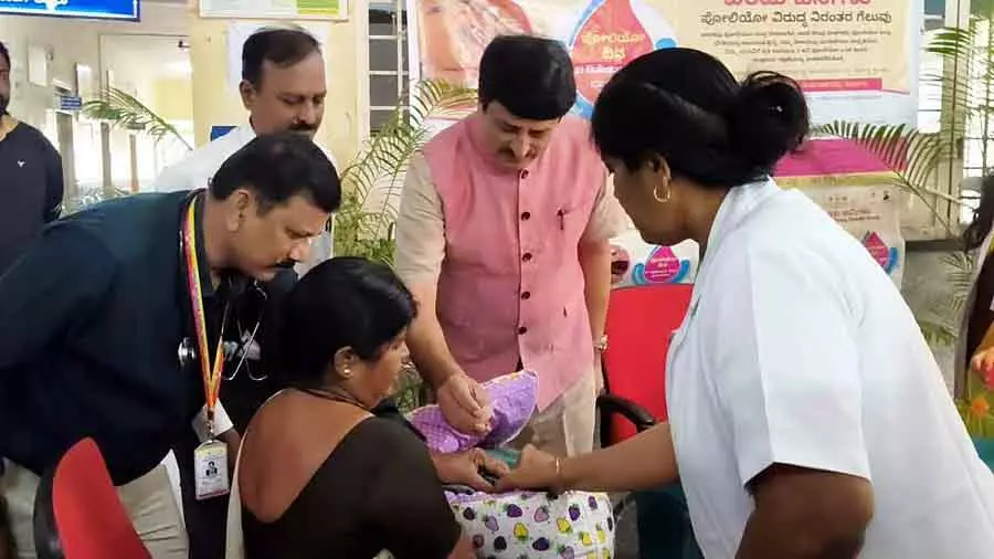 पोलियो मुक्त समाज के लिए टीकाकरण: C.P. Yogeshwar पोलियो मुक्त समाज के लिए टीकाकरण: C.P. Yogeshwar