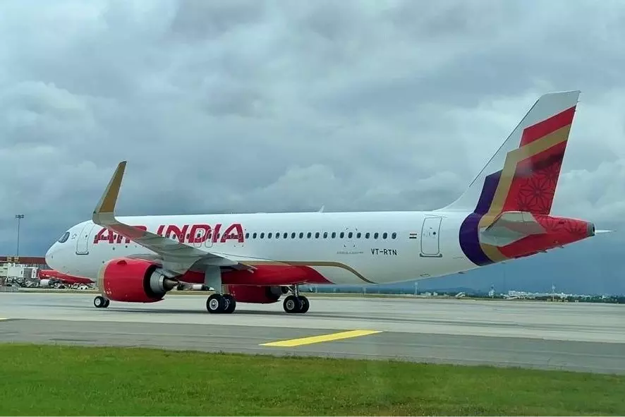 DGCA एयर इंडिया की दिल्ली-मुंबई फ्लाइट में एक इंजन बंद होने की घटना की जांच करेगा DGCA एयर इंडिया की दिल्ली-मुंबई फ्लाइट में एक इंजन बंद होने की घटना की जांच करेगा