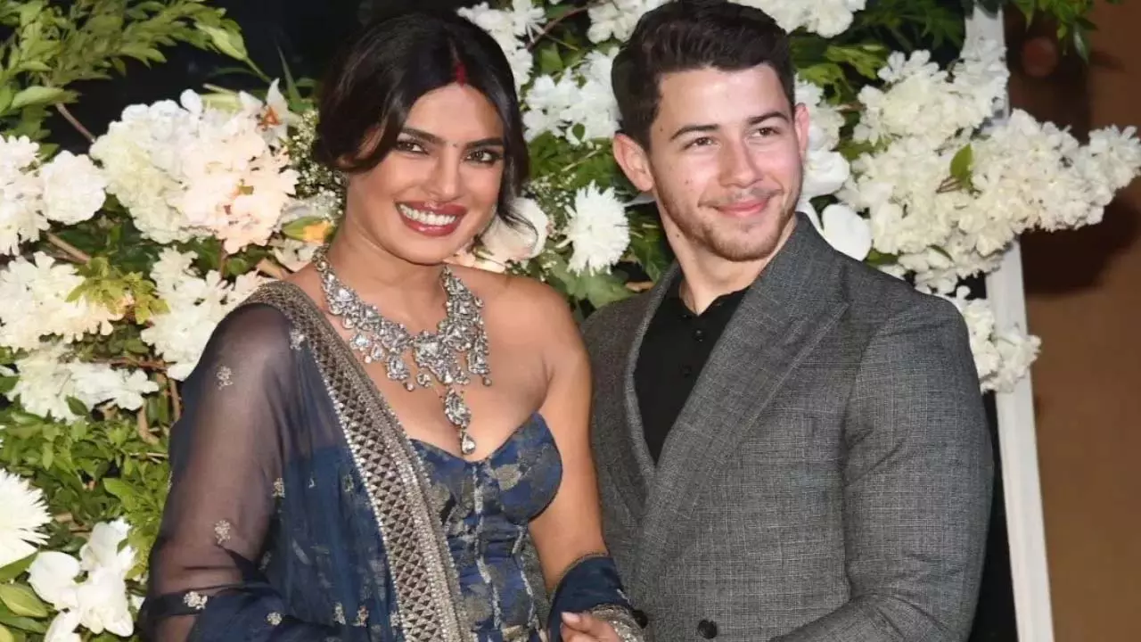 Priyanka Chopra ने निक जोनास के साथ अपने सबसे रोमांटिक करवा चौथ को याद किया Priyanka Chopra ने निक जोनास के साथ अपने सबसे रोमांटिक करवा चौथ को याद किया