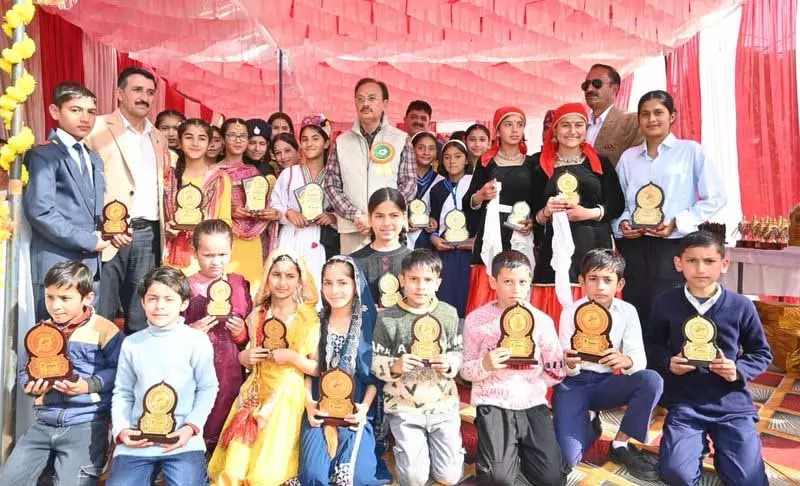 Minister Chauhan ने चांदनी में 100 मेधावी छात्रों को सम्मानित किया Minister Chauhan ने चांदनी में 100 मेधावी छात्रों को सम्मानित किया