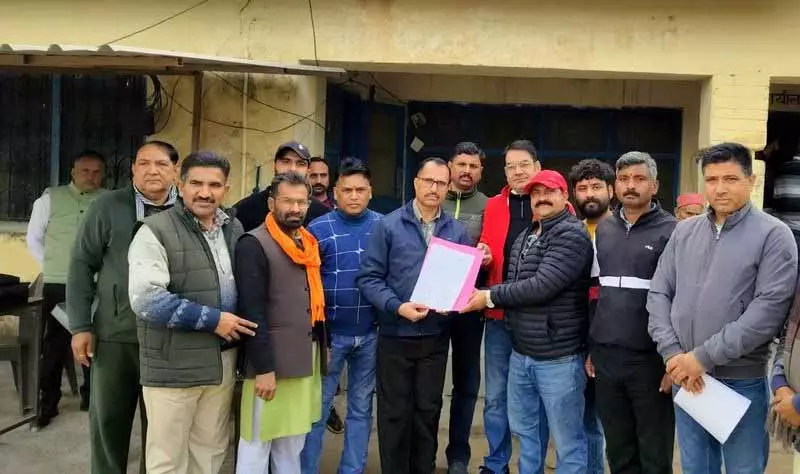 Himachal: जवाली में विस्फोटक मिला खाना खाने से 3 गायों की मौत हो गई Himachal: जवाली में विस्फोटक मिला खाना खाने से 3 गायों की मौत हो गई