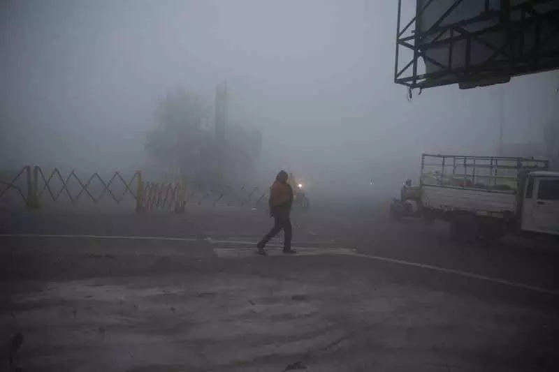 Punjab, हरियाणा में ठंड का मौसम जारी, तापमान सामान्य से ऊपर बना हुआ है Punjab, हरियाणा में ठंड का मौसम जारी, तापमान सामान्य से ऊपर बना हुआ है