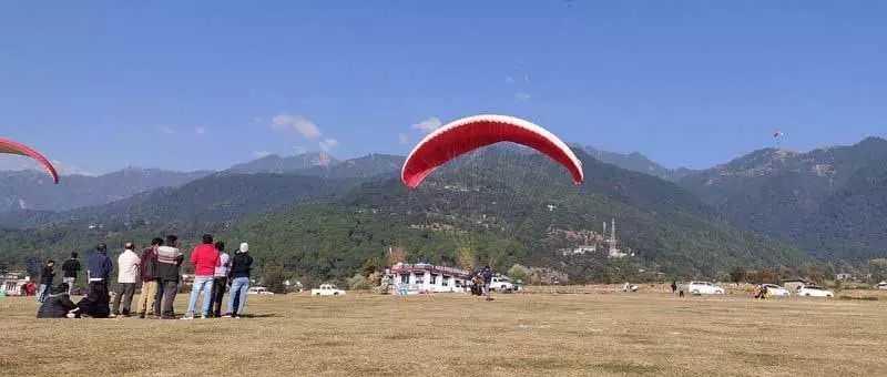 Himachal: 23 दिसंबर से बीर-बिलिंग में पैराग्लाइडिंग के लिए 3 हज़ार रुपये का भुगतान करें Himachal: 23 दिसंबर से बीर-बिलिंग में पैराग्लाइडिंग के लिए 3 हज़ार रुपये का भुगतान करें