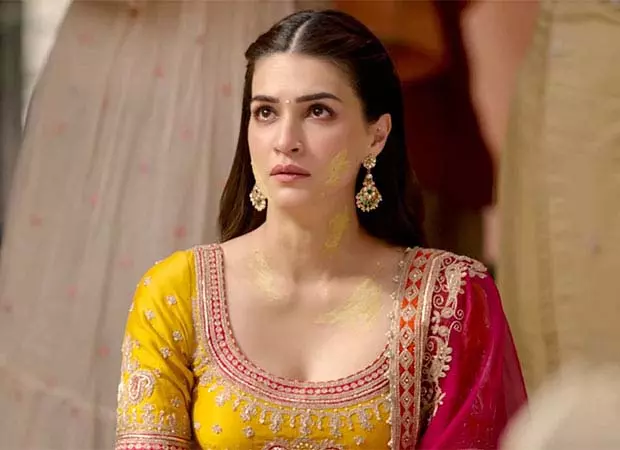 Tere Ishk Mein पर कृति सेनन को स्त्रीद्वेषी कहा जा रहा Tere Ishk Mein पर कृति सेनन को स्त्रीद्वेषी कहा जा रहा