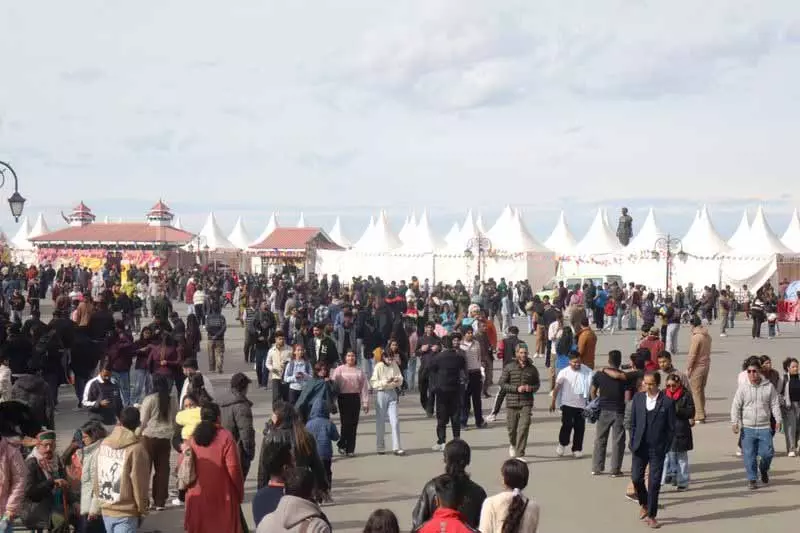 Himachal: छुट्टियों का मौसम तेज़ी से आ रहा, पर्यटक शिमला की ओर दौड़ने लगे हैं Himachal: छुट्टियों का मौसम तेज़ी से आ रहा, पर्यटक शिमला की ओर दौड़ने लगे हैं